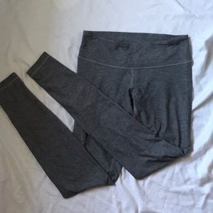 Lululemon Wonder Under Luon grey leggings.